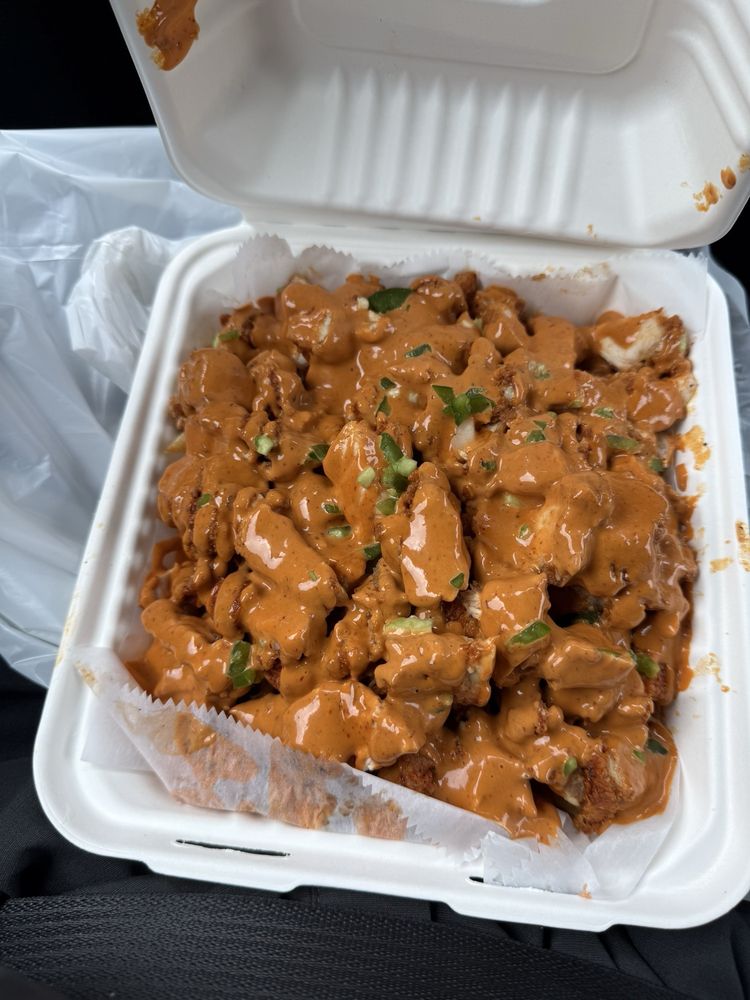 Food from Fella’z Hot Chicken & Pizza