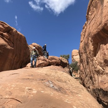 Arches National Park - Rock Scrambling on Devil's Garden Trail - Parks Near Me Arches National Park - Rock Scrambling on Devil's Garden Trail - Parks Near Me