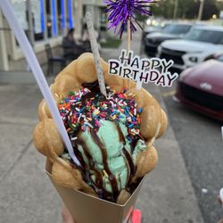 Bubble Shack - Bubble waffle with mint chocolate chip ice cream, birthday version