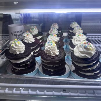 Magnolia Bakery - Rockefeller Center - Oreos? - Desserts Near Me - New York, New York Magnolia Bakery - Rockefeller Center - Oreos? - Desserts Near Me - New York, New York