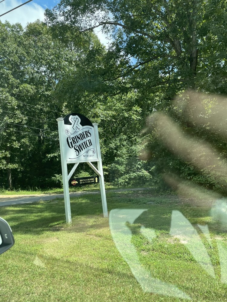 Grinder's Switch Winery Logo
