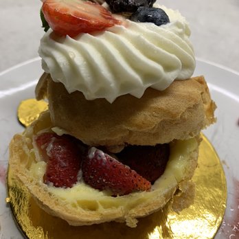 DS Sweet Confection - Strawberry Chou - Custom Cakes Near Me - Markham, Ontario