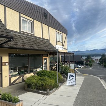 Off The Hook - Outside with patio seating - Gluten-Free Near Me - Comox, British Columbia Off The Hook - Outside with patio seating - Gluten-Free Near Me - Comox, British Columbia