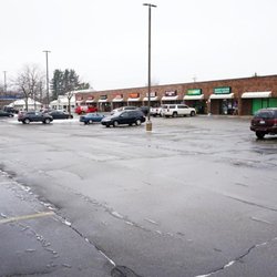 Hungry Howie's Pizza - Easy parking on site