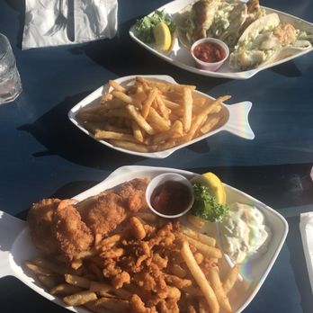 Mo's Seafood & Chowder - Seafood combo and fish tacos - Seafood Near Me - Seaside, Oregon
