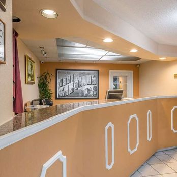 Super 8 by Wyndham Black Mountain - Lobby - Hotels Near Me - Black Mountain, North Carolina Super 8 by Wyndham Black Mountain - Lobby - Hotels Near Me - Black Mountain, North Carolina