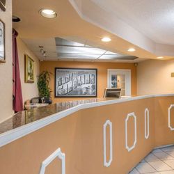 Super 8 by Wyndham Black Mountain - Lobby