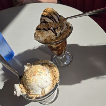Dewar's Candy Shop - Child's Sundae 1 Scoop Ice Cream birthday cake ice cream - Ice Cream & Frozen Yogurt Near Me - Bakersfield, California