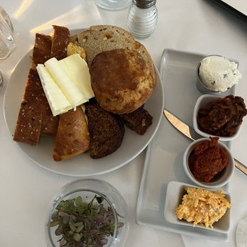 Spring House Restaurant, Kitchen & Bar - New American Near Me - Winston-Salem, North Carolina