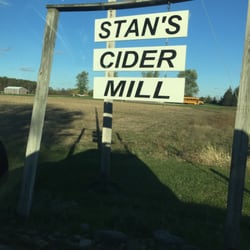 Stan's Cider Mill - Sign leading into Stan's Cider Mill.