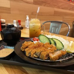 Umai Ramen - Original cutlet set with Thai tea!