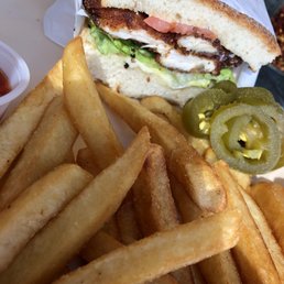 Milanesa Sándwich w/ Fries Milanesa Sándwich w/ Fries