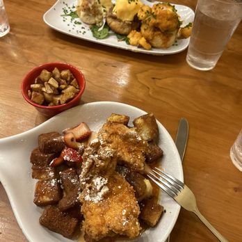 Ruby Slipper Decatur - Eggs Cochon Benedict - Breakfast & Brunch Near Me - New Orleans, Louisiana