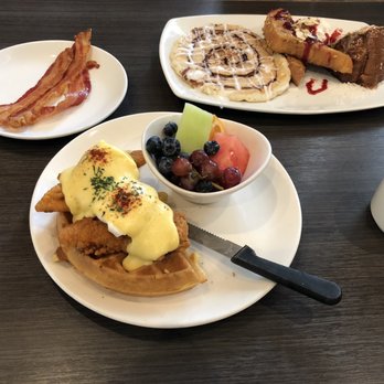 Broken Yolk Cafe - Breakfast & Brunch Near Me - Del Mar, California