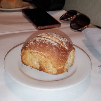 Gatsby's Landing - Complimentary bread,  it was delicious - New American Near Me - Roslyn, New York