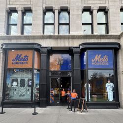 Mets House NYC - Welcome to Mets House NYC at Union Square with absolutely Amazin' Kalytia and Kelli!
