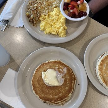 Country Kitchen - Everybody Favorite (Scrambled eggs, hash browns, fruit, & buttermilk pancake) - American Near Me - Moreno Valley, California