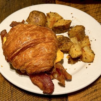 Cafe Raymond - Breakfast & Brunch Near Me - Pittsburgh, Pennsylvania