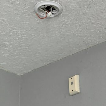 The Eo Inn - Missing smoke detector in room - Hotels Near Me - Orlando, Florida The Eo Inn - Missing smoke detector in room - Hotels Near Me - Orlando, Florida