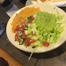 El Nopal - Adairsville - Taco accompaniment of rice pico de gallo lettuce and guac.