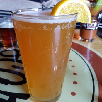 Oscar's Pub & Grill - Blue Moon with a slice of Orange - New American Near Me - Milwaukee, Wisconsin