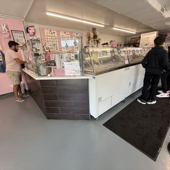 Kelly's Homemade Ice Cream - View from the entrance - Ice Cream & Frozen Yogurt Near Me - Orlando, Florida Kelly's Homemade Ice Cream - View from the entrance - Ice Cream & Frozen Yogurt Near Me - Orlando, Florida