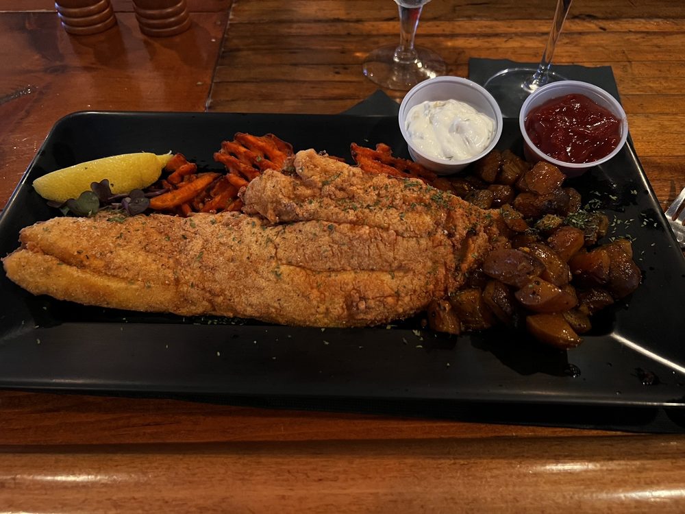 WATER STREET TAVERN AND INN Updated October 2024 74 Photos & 71 Reviews 12 Water St, Lubec