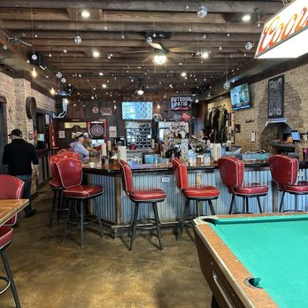 Hart's Saloon - View to the bar area. - Pizza Near Me - Hebron, Illinois