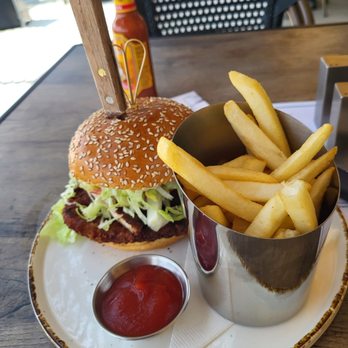 BB Cafe & Catering - Fries are good too! - Cafes Near Me - Burbank, California