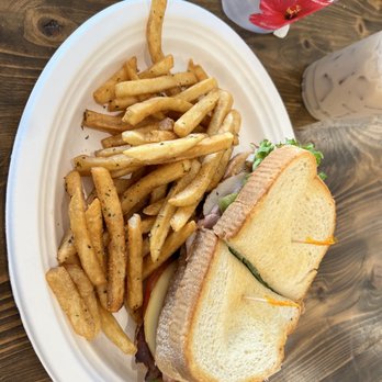 Cafe Destin - Club Destin - Cafes Near Me - Destin, Florida