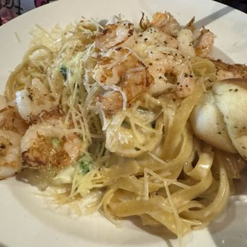BJ's Restaurant & Brewhouse - Shrimp Alfredo - Pizza Near Me - Cerritos, California BJ's Restaurant & Brewhouse - Shrimp Alfredo - Pizza Near Me - Cerritos, California