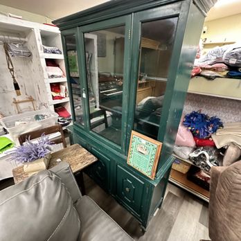 Annie's Art Attic - Thrift Stores Near Me - Kingman, Arizona