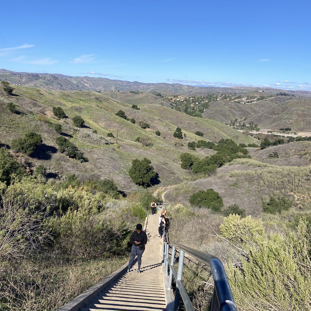 Calabasas Hidden Stairs - Hiking Near Me Calabasas Hidden Stairs - Hiking Near Me
