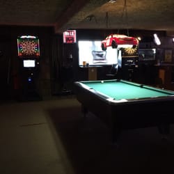 The Rustic Hut - Pool table