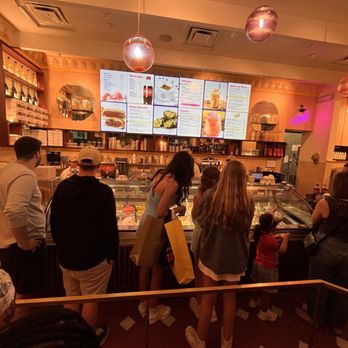 Vivoli Il Gelato - Interior - Ice Cream & Frozen Yogurt Near Me - Orlando, Florida