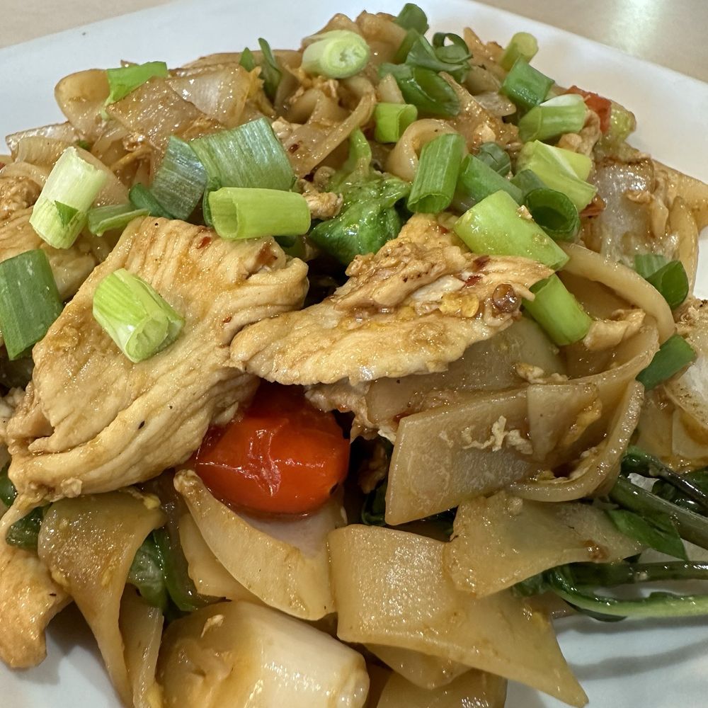 Lisu Thai Restaurant - Pad Kee Mao (Drunken Noodles) - Aug. 2024 - Thai Near Me - Bixby, Oklahoma Lisu Thai Restaurant - Pad Kee Mao (Drunken Noodles) - Aug. 2024 - Thai Near Me - Bixby, Oklahoma