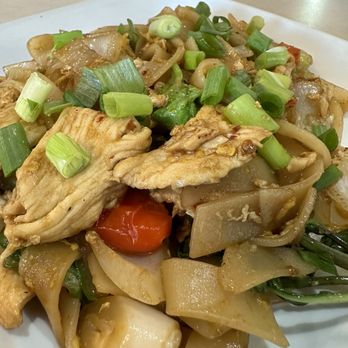 Lisu Thai Restaurant - Pad Kee Mao (Drunken Noodles) -  Aug. 2024 - Thai Near Me - Bixby, Oklahoma
