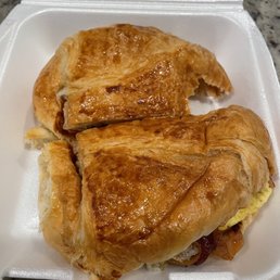Breakfast sandwich... This is a large Styrofoam container, not a small one Breakfast sandwich... This is a large Styrofoam container, not a small one
