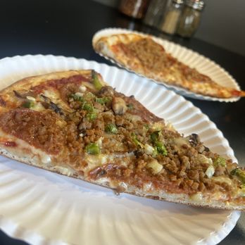 Flying Pizza - Deluxe - Pizza Near Me - Dayton, Ohio Flying Pizza - Deluxe - Pizza Near Me - Dayton, Ohio