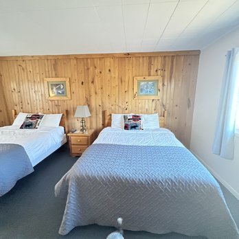 Holiday Motel - The mattress and pillows were super comfortable and the bed linens were nice, too. - Hotels Near Me - Manistique, Michigan Holiday Motel - The mattress and pillows were super comfortable and the bed linens were nice, too. - Hotels Near Me - Manistique, Michigan