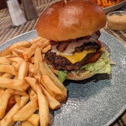 Kelseys Original Roadhouse - Mushroom Melt Burger