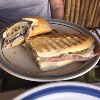 La Cubanita - Wonderful Cuban sandwich that we split - Cuban Near Me - Mérida, YUC
