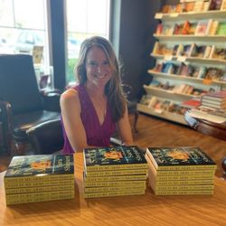 Litchfield Books - New York Times Bestselling Author of Pretty Little Liars, Sara Shepard on tour for her new book at a Litchfield Books Event