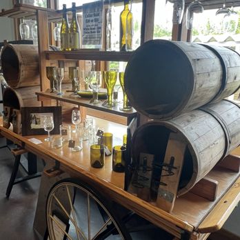 Chrysalis Vineyards - Wine Tasting Room Near Me - Middleburg, Virginia