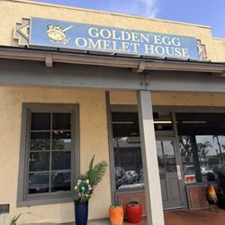 Golden Egg Omelet House - The outside