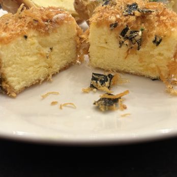 Naisnow Tea and Bakery - Seaweed and meat floss mini cakes - Bubble Tea Near Me - Flushing, New York