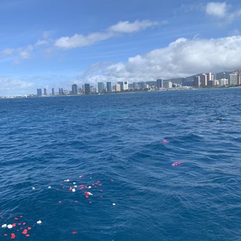 Hawaii Ash Scatterings - Boat Charters Near Me - Honolulu, Hawaii