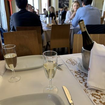 Cervejaria Ramiro - Vinho verde - Seafood Near Me - Lisbon, 11 Cervejaria Ramiro - Vinho verde - Seafood Near Me - Lisbon, 11