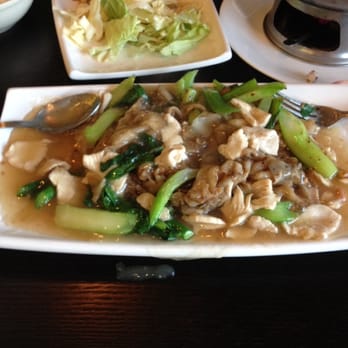 Sutha Thai Kitchen - Lard Na Chicken - Thai Near Me - Tustin, California