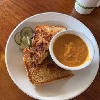 Kokee Lodge - Grilled cheese with tomato bisque - Cocktail Bars Near Me - Waimea, Hawaii